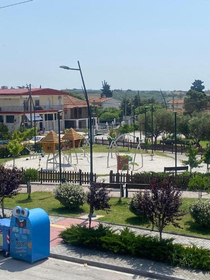 Apartamento Sun & Sea Nea Iraklia Exterior foto